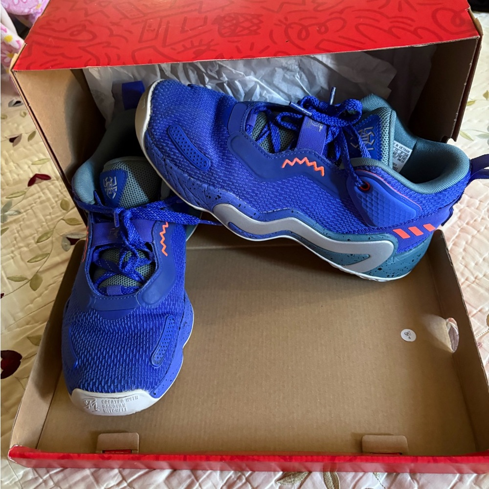DON issue 3 basketball shoes